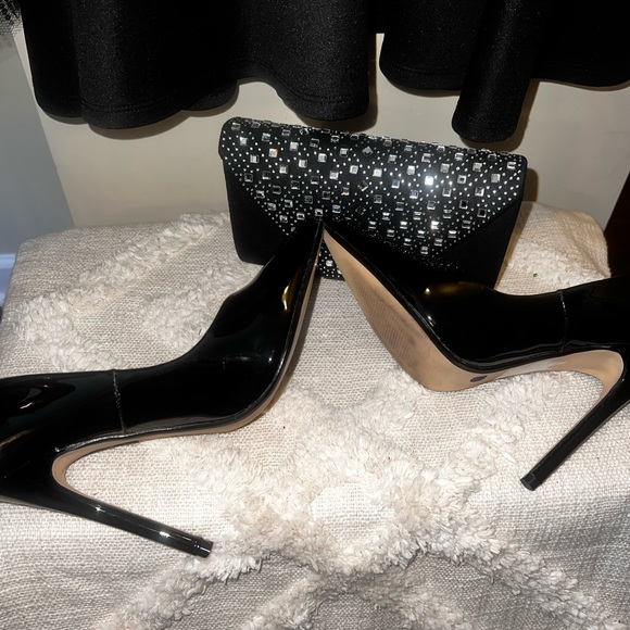 Steve Madden Black Sleek High Heels.
PayPal payments not accepted. - Picture 15 of 16